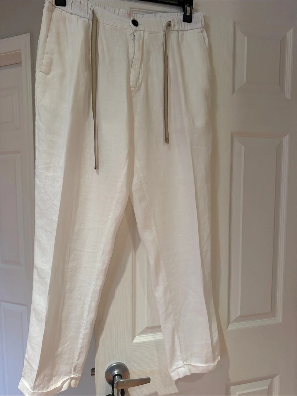 Men’s linen pants. Zipper closets as well as drawstring. Sz XL